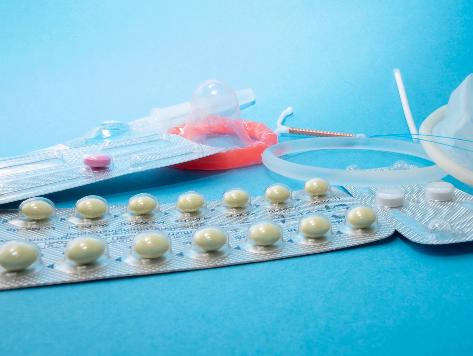 Презервативы, противозачаточные таблетки и другие контрацептивы
